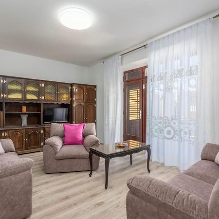 Apartment Lazzarich With Terrace Porec Exterior photo