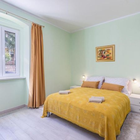 Apartment Lazzarich With Terrace Porec Exterior photo